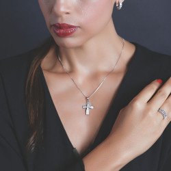 COLLAR CRUZ CON CIRCONITAS