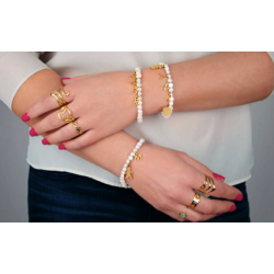 PULSERA LETTERS & SYMBOLS. PERLAS CULTIVADAS.ACERO DORADO
